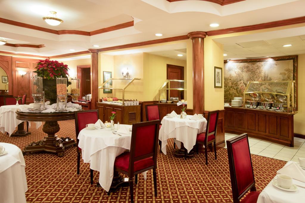 Barcelo San Salvador Hotel Luaran gambar The restaurant at the hotel