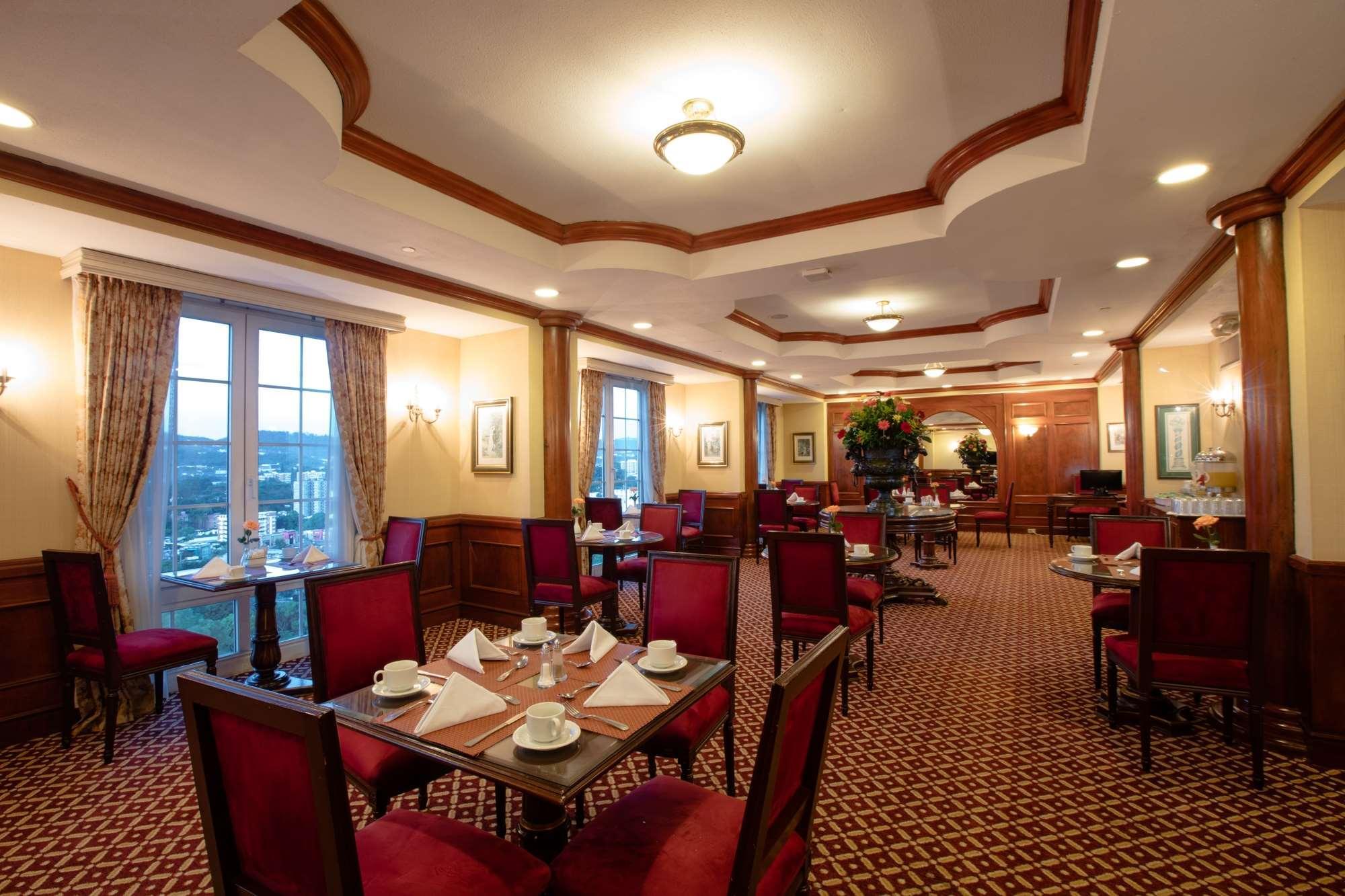Barcelo San Salvador Hotel Luaran gambar The restaurant at the hotel