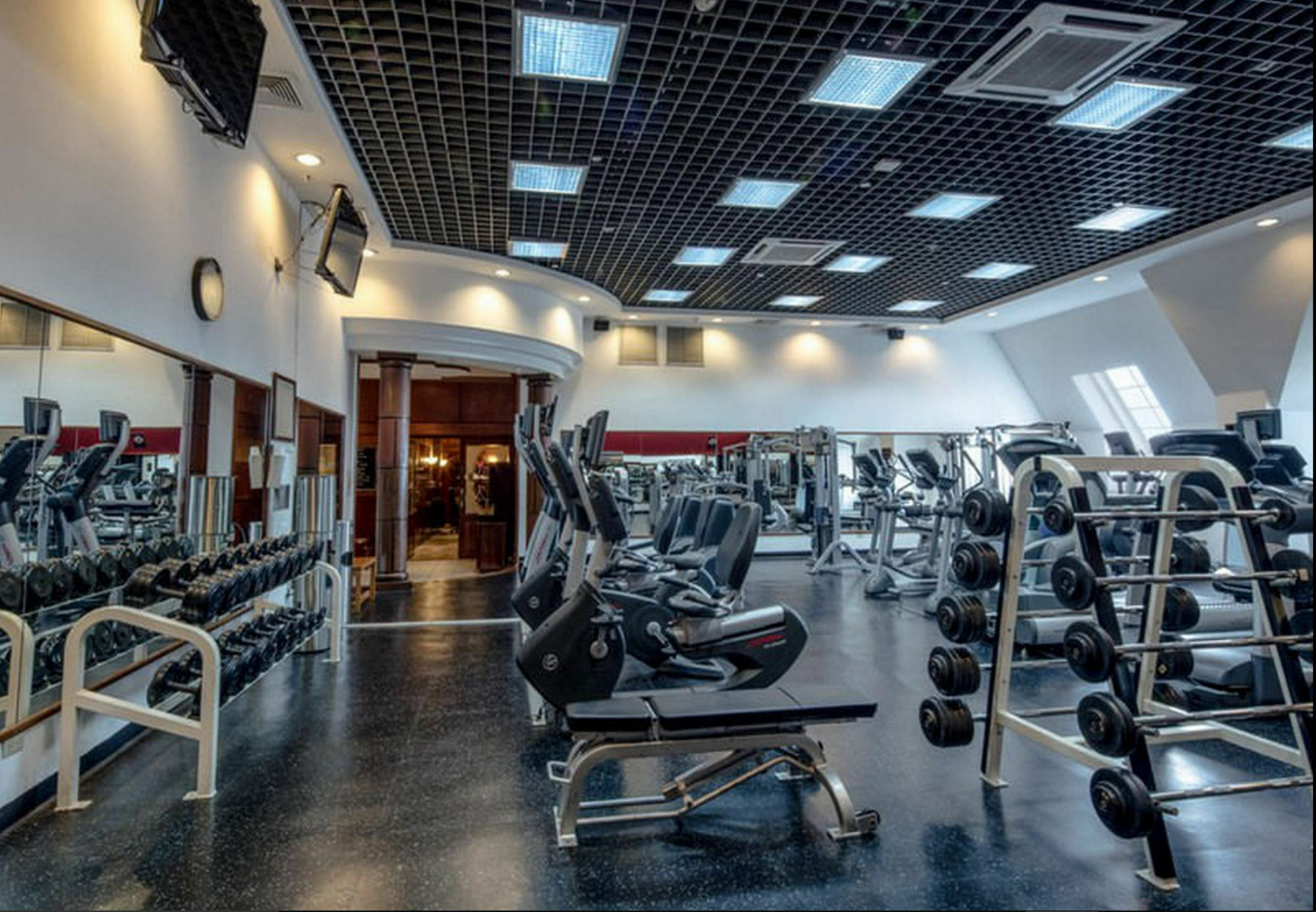 Barcelo San Salvador Hotel Luaran gambar The gym at the hotel