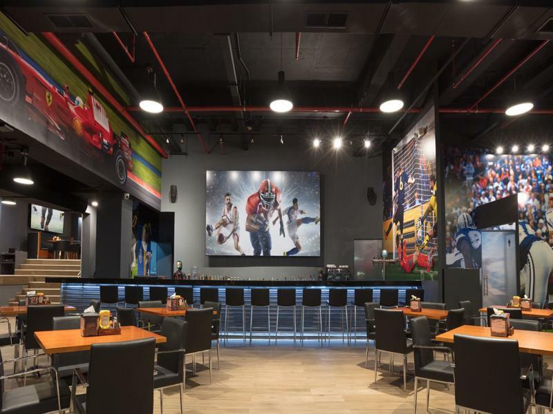 Barcelo San Salvador Hotel Luaran gambar The interior of a typical Hooters restaurant