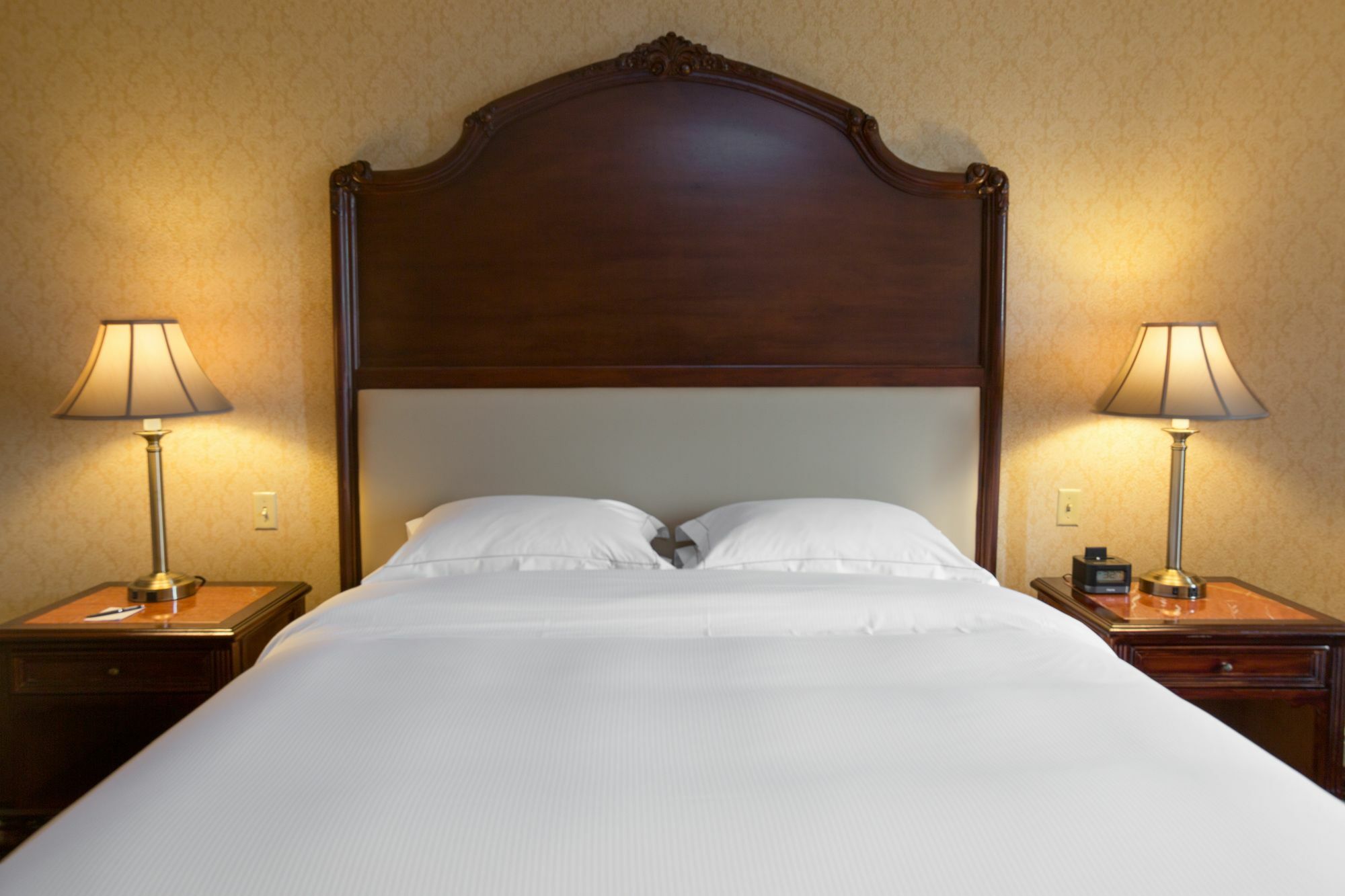 Barcelo San Salvador Hotel Luaran gambar A bed with a headboard